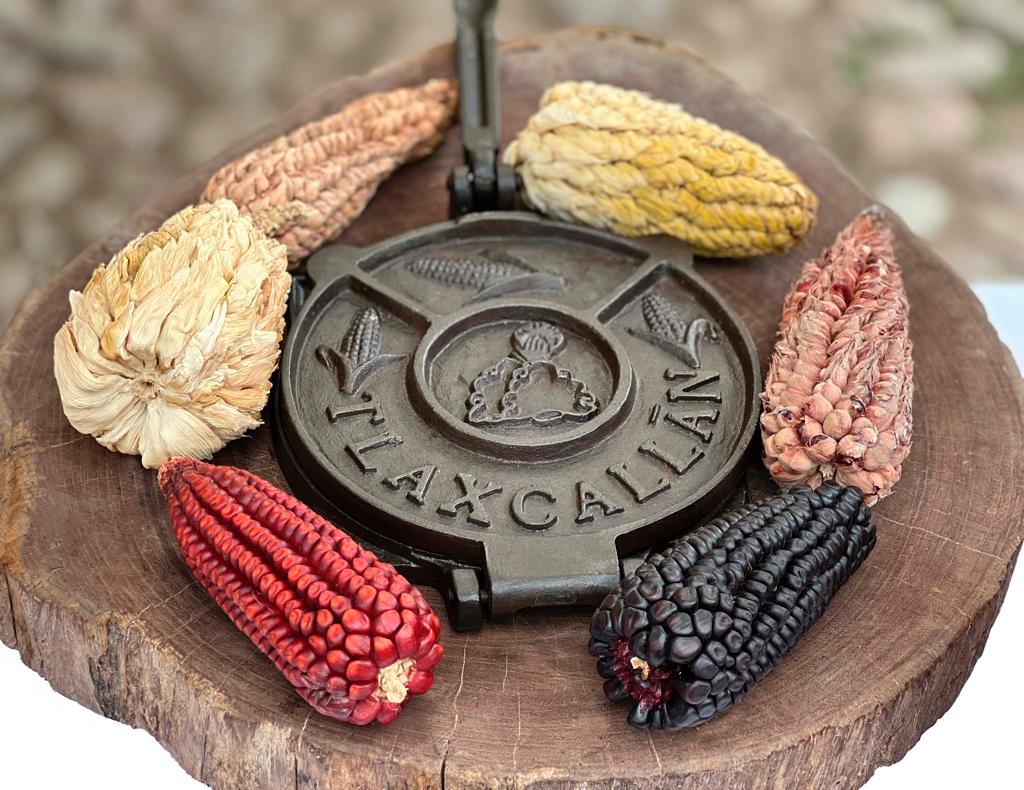 “Guardianes del maíz”, se rinde un homenaje a quienes preservan el cultivo del cereal a través una exposición